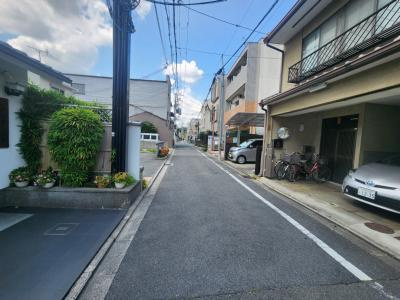 マンション三坊庵の周辺|前面道路