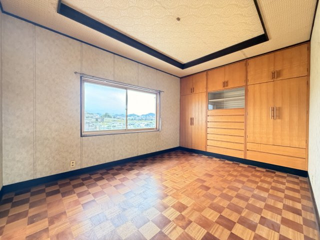 橿原市田中町の洋室|ゆったりした洋室６帖 収納付です