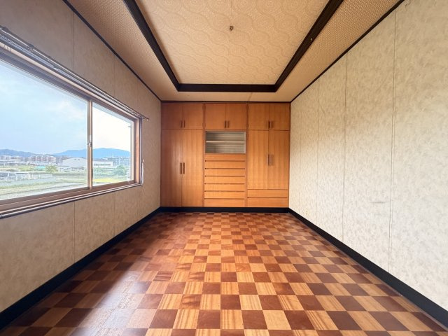橿原市田中町の洋室|ゆったりした洋室６帖 収納付です