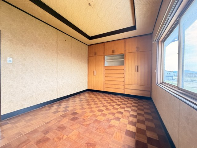 橿原市田中町の洋室|広々とした洋室６帖 収納付です