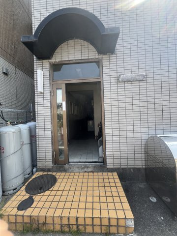 さいたま市南区曲本５丁目　一棟マンションのエントランス