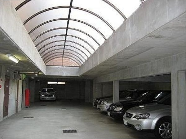 FOREST HILLSの駐車場