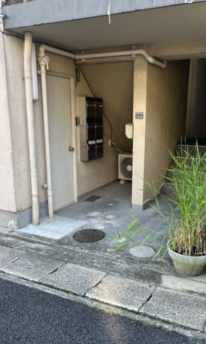 メゾン琵琶のエントランス