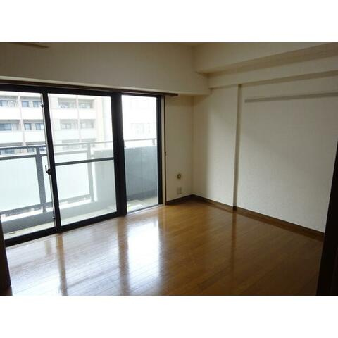 横浜市中区長者町４丁目の賃貸マンションの居間・リビング