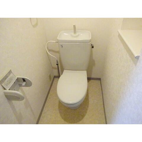 横浜市中区長者町４丁目の賃貸マンションのトイレ