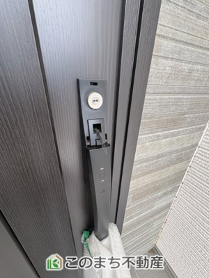 【防犯設備】 | ワイウッドコート古河市大堤第5期　 | ディンプル＆電子キーで防犯性の高い玄関です☆