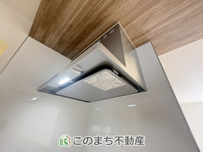 【キッチン】 | ワイウッドコート古河市大堤第5期　 | お料理の匂いもスッキリ♪シンプルデザインで掃除も簡単‼