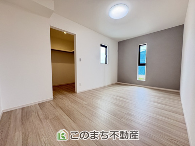【洋室】 | ワイウッドコート古河市大堤第5期　 | 窓が多く明るい室内が好印象☆
