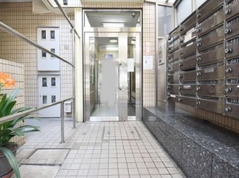 【エントランス】 | ラミアール鶯谷駅前