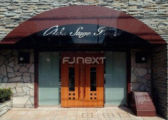 中野区大和町１丁目の賃貸マンションのエントランス