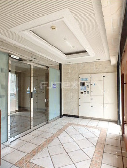 中野区大和町１丁目の賃貸マンションのエントランス