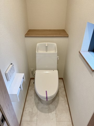 ハートフルタウン宇都宮市清原台1丁目510番のトイレ|同社施工物件の写真です。※建具やフローリング、その他仕様が違う場合がございます。