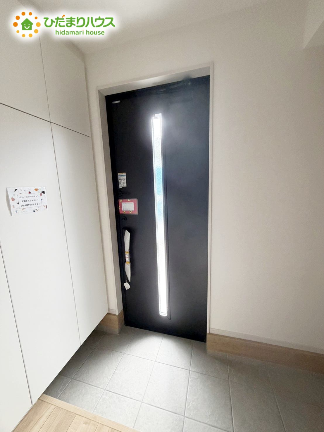 柏市西原17期　新築戸建　1号棟の玄関|玄関がひろいので親子で並んで仲良く靴が履けますね(^^)/							
