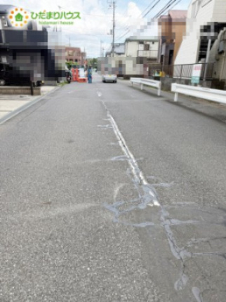 柏市西原17期　新築戸建　1号棟の前面道路含む現地写真|接道：南西側8m公道