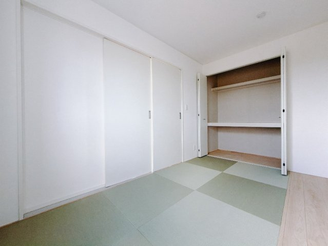 【新築戸建】高崎市金古町第17の和室|■1階和室｜和室でしか味わえない畳ならではの香りや素材で和のやすらぎを感じてください♪休日はお子様とお昼寝するのにも最適です！