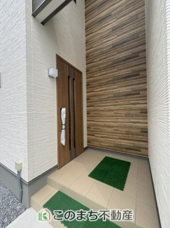 【玄関】 | ワイウッドコート古河市大堤第5期　 | 雨の日の入退室も安心の玄関ポーチ☆