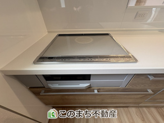 【キッチン】 | ワイウッドコート古河市大堤第5期　 | 3口ビルトインコンロで同時調理可能☆時短家事につながりますね☆