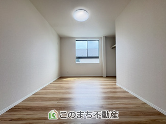 【洋室】 | ワイウッドコート古河市大堤第5期　 | 明るい室内が好印象☆
