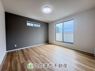 【洋室】 | ワイウッドコート古河市大堤第5期　 | 窓が多く明るい室内が好印象☆