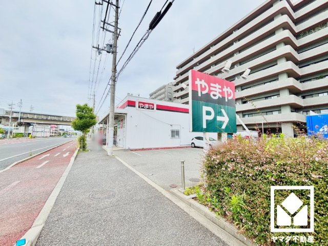 尼崎市高田町第1のその他|「酒のやまや尼崎額田店」まで徒歩6分。食卓を豊かにするこだわりの食材や飲み物が身近に揃い、日々のお買い物やちょっとした贈り物探しにも重宝する立地です。