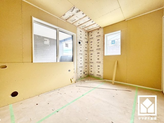 尼崎市高田町第1の周辺|ブランコやすべり台、ジャングルジムや砂場も備えた「高田団地前公園」まで徒歩3分（約230m）。徒歩圏内には他にも複数の公園があり、お子様の年齢や気分に合わせて遊び場を選べるロケーションです。