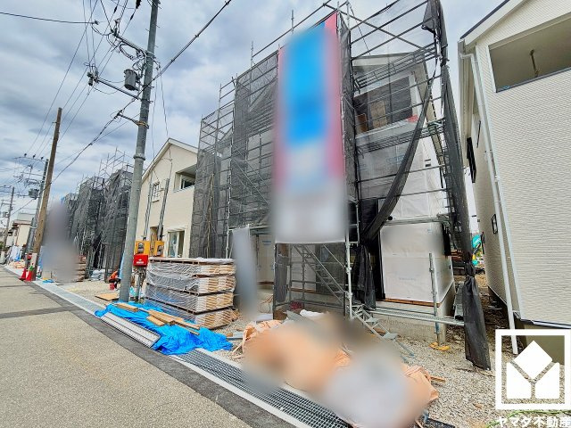 尼崎市高田町第1の外観|シャワードレッサーが設置された洗面所には、室内洗濯機置場も備えているので、天候に左右されず洗濯していただけます。
