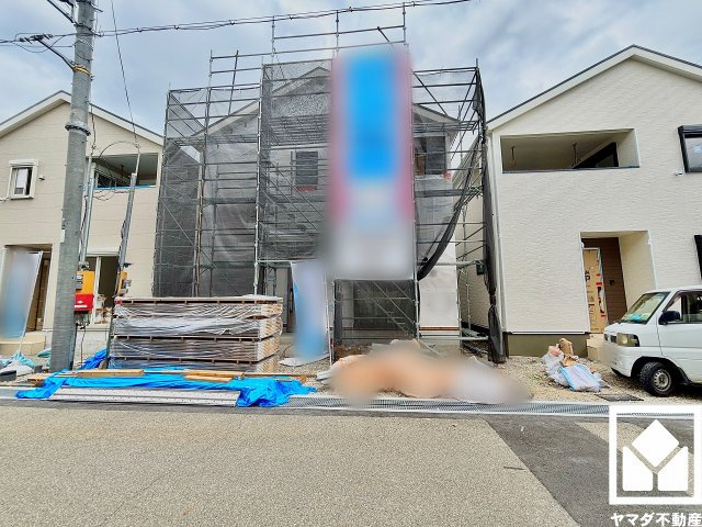 尼崎市高田町第1の外観|全居室窓に面しています。明るい陽光がたっぷり差し込む心地よい生活空間です。全居室断熱性の高いペアガラスを採用しており、心地よく落ち着いた暮らしをサポートします。