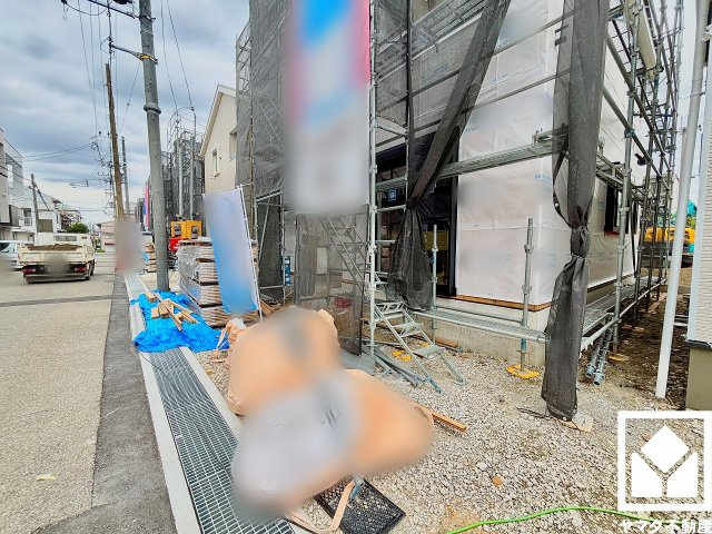 尼崎市高田町第1の外観|玄関にはシューズボックスを設置。家族の靴もしっかり収納できるので、玄関がいつも片付き、気持ちよくお客様を迎えられます。