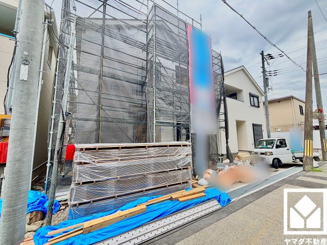 尼崎市高田町第1の外観|断熱等性能等級5・一次エネルギー消費等級6を取得。ZEH水準の優れた断熱・省エネ性能を備えており、毎日の冷暖房効率を高めます。日々の暮らしの快適性にも配慮された住まいです。