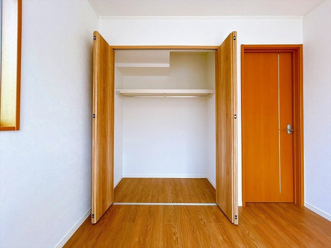 【収納】 | アトムセレクト習志野市袖ケ浦6丁目中古戸建て | 2階洋室約5.6帖　クローゼット内