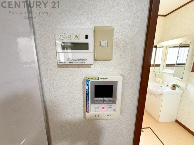 訪問者が来たときにテレビ画面で確認できるため、安心してドアを開けられます。録画機能があるものもあり、留守中に来訪者を記録しておくことができます。利便性が高く、セキュリティ面でも安心です。