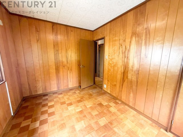 子供部屋…創造性や成長を促す遊びの空間を提供。学習や趣味に集中できる環境を整えます。個別のプライベートスペースは自己表現と自立心を育み、心地よい睡眠環境を整えリラックスできる場所を提供。