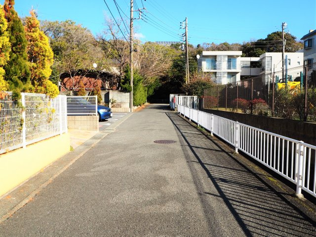 海まで徒歩4分！リノベーション クリオ鎌倉七里ガ浜 1階の周辺|周辺道路