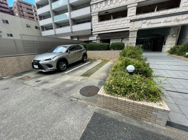 プレサンス泉シティアーク　名古屋市賃貸　仲介手数料無料の駐車場