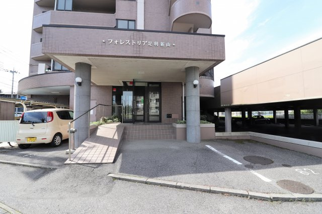 フォレストリア足利新山のエントランス