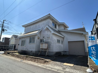 【前面道路含む現地写真】 | 弘前市大字富士見町・中古住宅 | 【現況】別角度からの外観です。