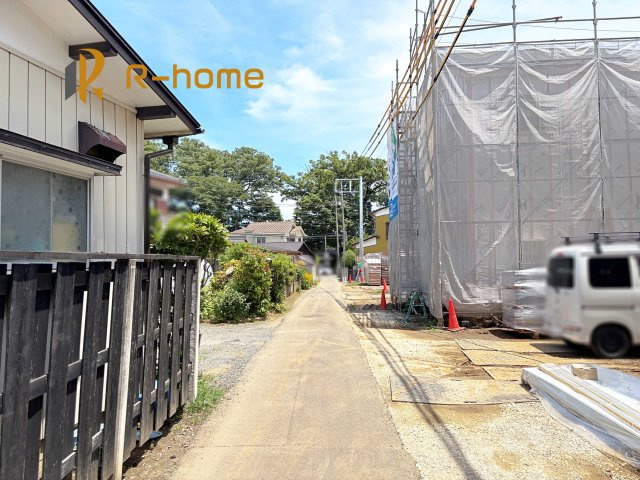 土浦市真鍋5丁目　新築戸建て　A号棟の前面道路含む現地写真|周辺環境も併せて案内致します♪
閑静な住宅地で笑顔あふれる新生活！
ぜひ現地へお越しください♪