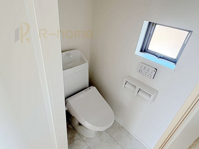 土浦市真鍋5丁目　新築戸建て　B号棟のトイレ|2か所のトイレで、忙しい時間帯も安心です！