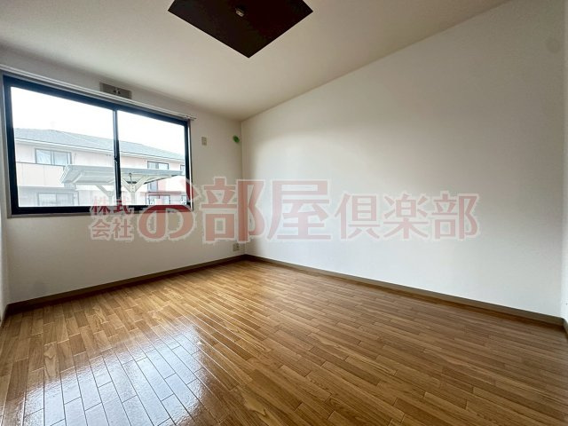 サンビレッジ梅満Aの洋室|個人の部屋や寝室として使える洋室です