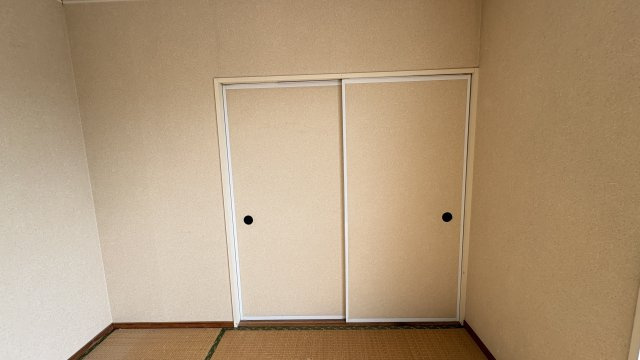 大橋ハイツの収納|6帖の和室側の収納です。