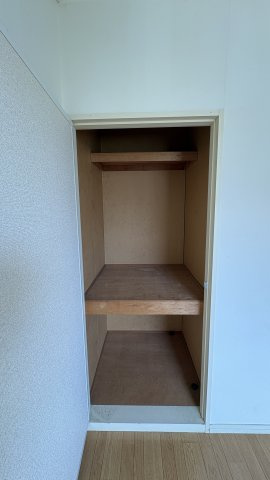 大橋ハイツの収納|洋室の収納です。