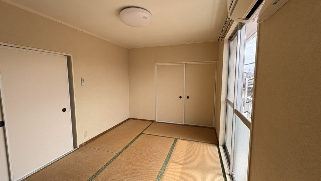 大橋ハイツの和室|キッチンから向かって左側の6帖の和室です。