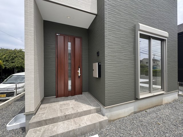 熊本市南区元三町３丁目の新築一戸建の玄関