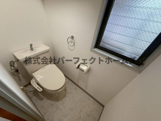 メロディーハイム枚方朝日丘のトイレ|落ち着いた色調のトイレです