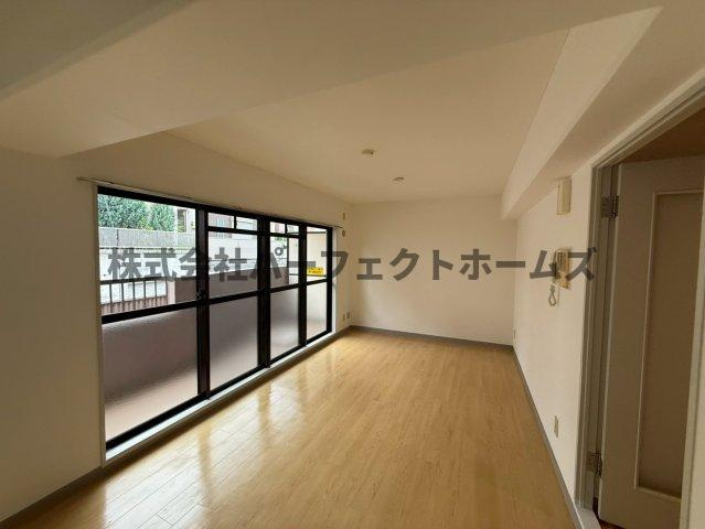 メロディーハイム枚方朝日丘の居間・リビング|ゆったりとしたリビングです