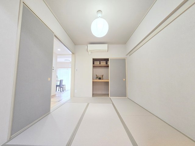 ロータリーパレス河辺壱番館の和室