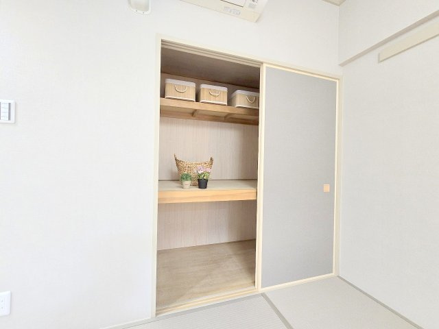 ロータリーパレス河辺壱番館の収納