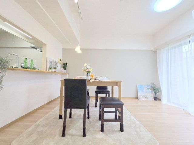 ロータリーパレス河辺壱番館の居間・リビング