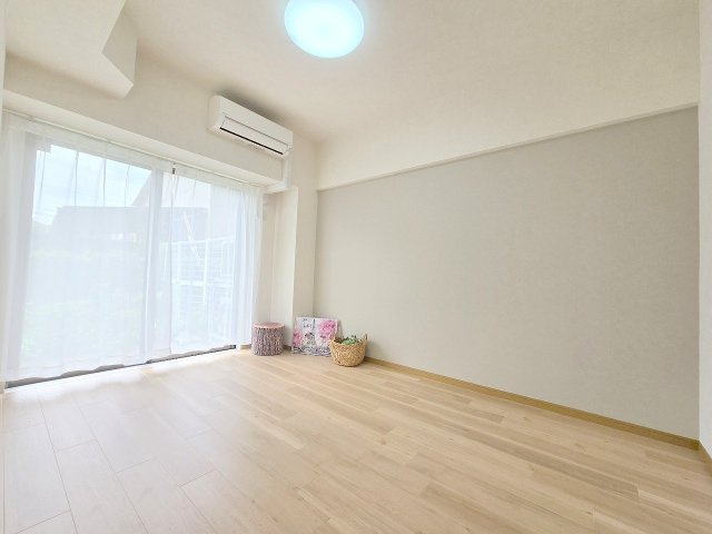 ロータリーパレス河辺壱番館の洋室