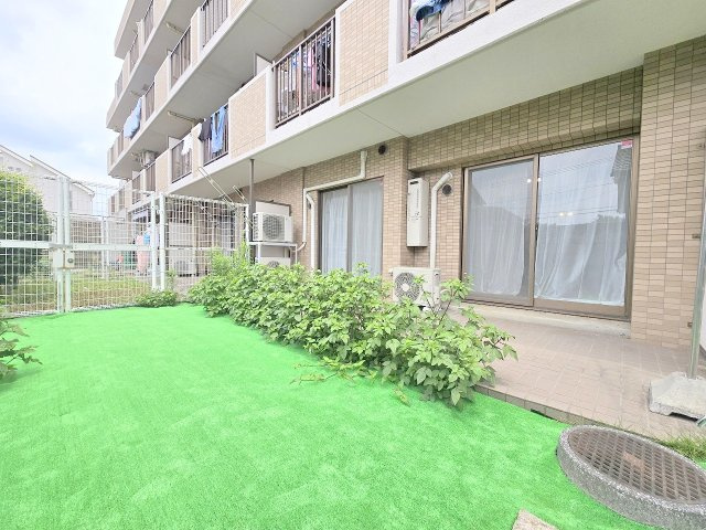 ロータリーパレス河辺壱番館の庭